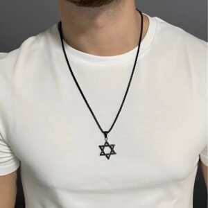 Alternative view of שרשרת מגן דוד גדולה - שחור