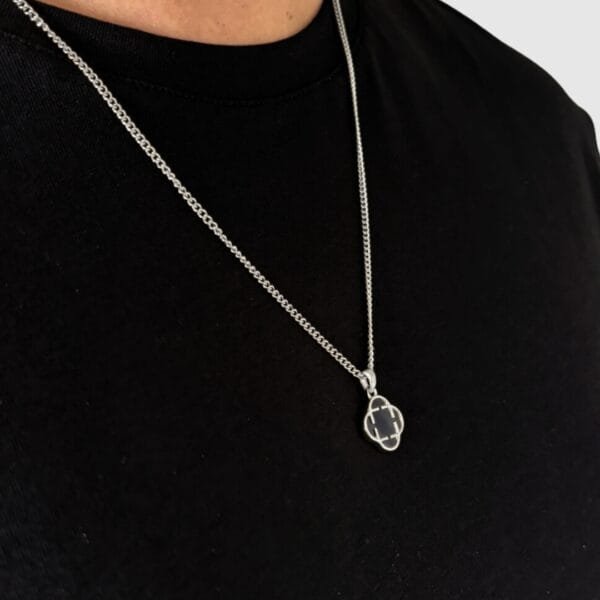 שרשרת תלתן כסף שחור 2 שרשרת תלתן כסף שחור 2